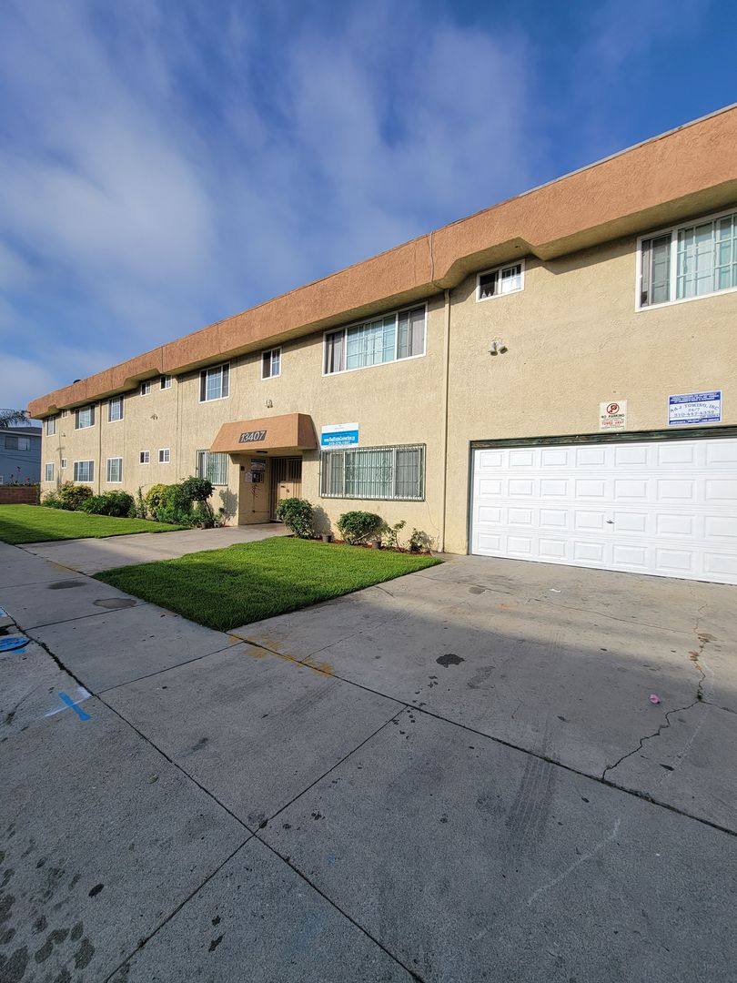 Apartment for rent at 13407 Cordary Ave, Hawthorne, CA 90250