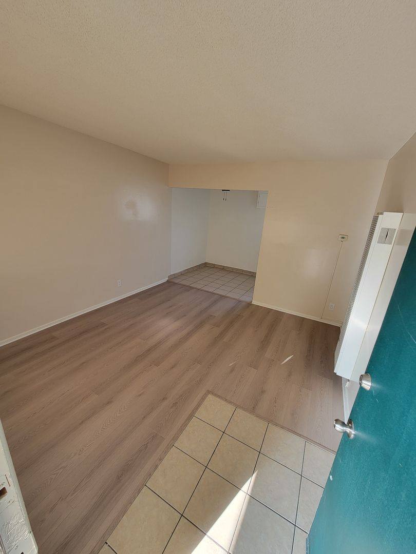 Apartment for rent at 13407 Cordary Ave, Hawthorne, CA 90250