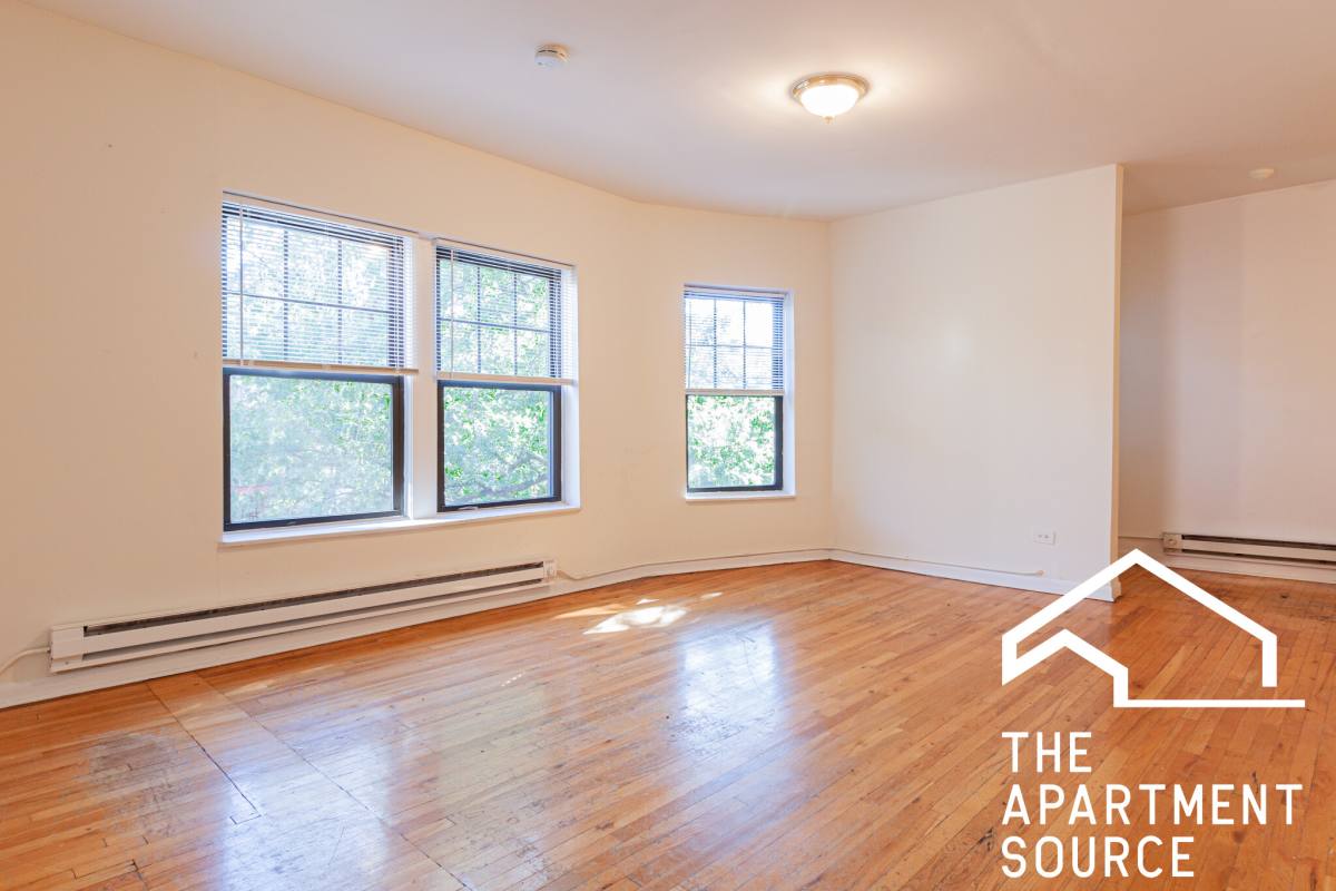 Apartment for rent at 654 W Cornelia Ave #4, Chicago, IL 60657