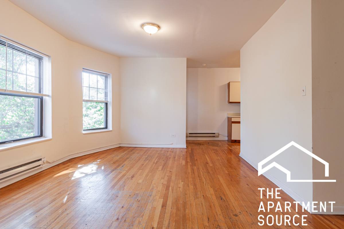 Apartment for rent at 654 W Cornelia Ave #4, Chicago, IL 60657