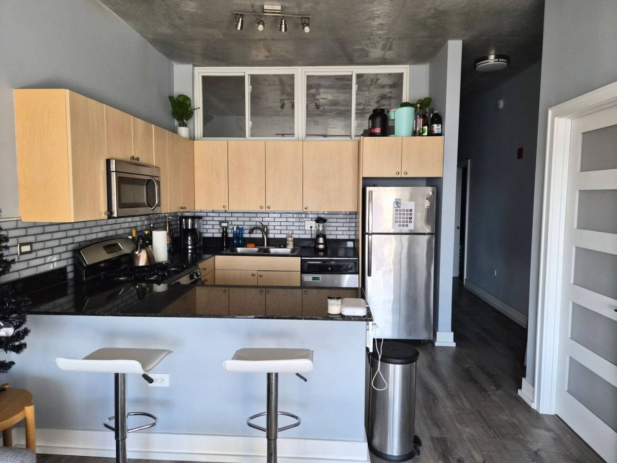 Apartment for rent at 235 W Van Buren St #1605, Chicago, IL 60607