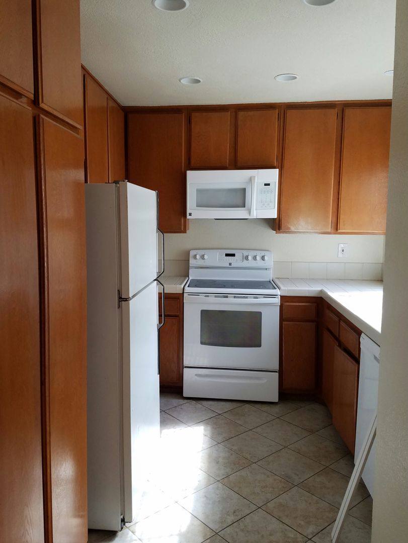 Townhouse for rent at 7606 Palmilla Dr, San Diego, CA 92122