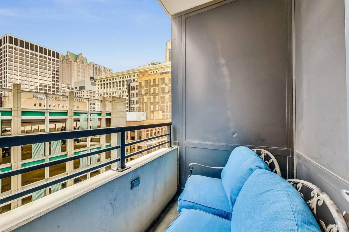 Condo for rent at 235 W Van Buren St #1517, Chicago, IL 60607
