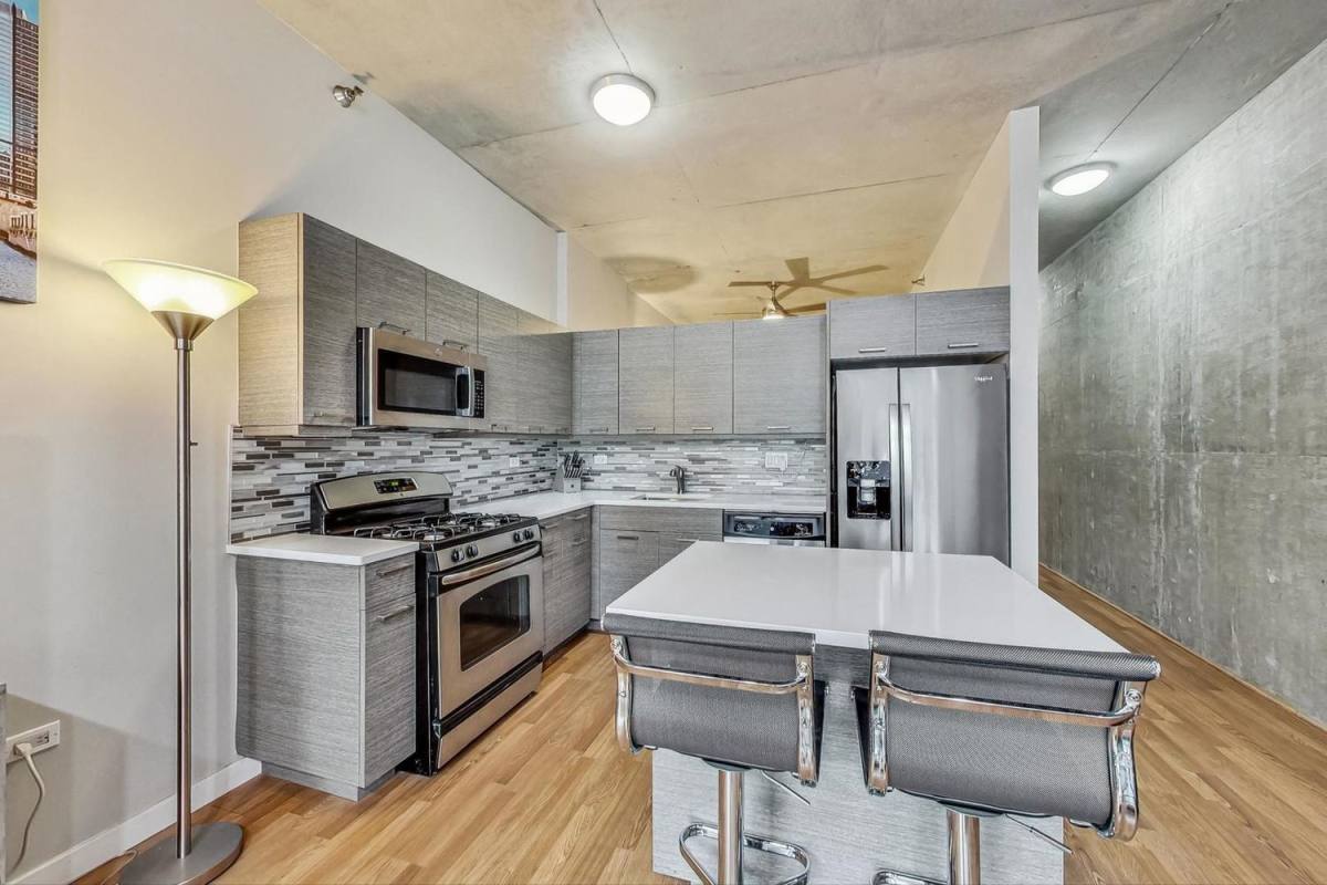 Condo for rent at 235 W Van Buren St #1517, Chicago, IL 60607