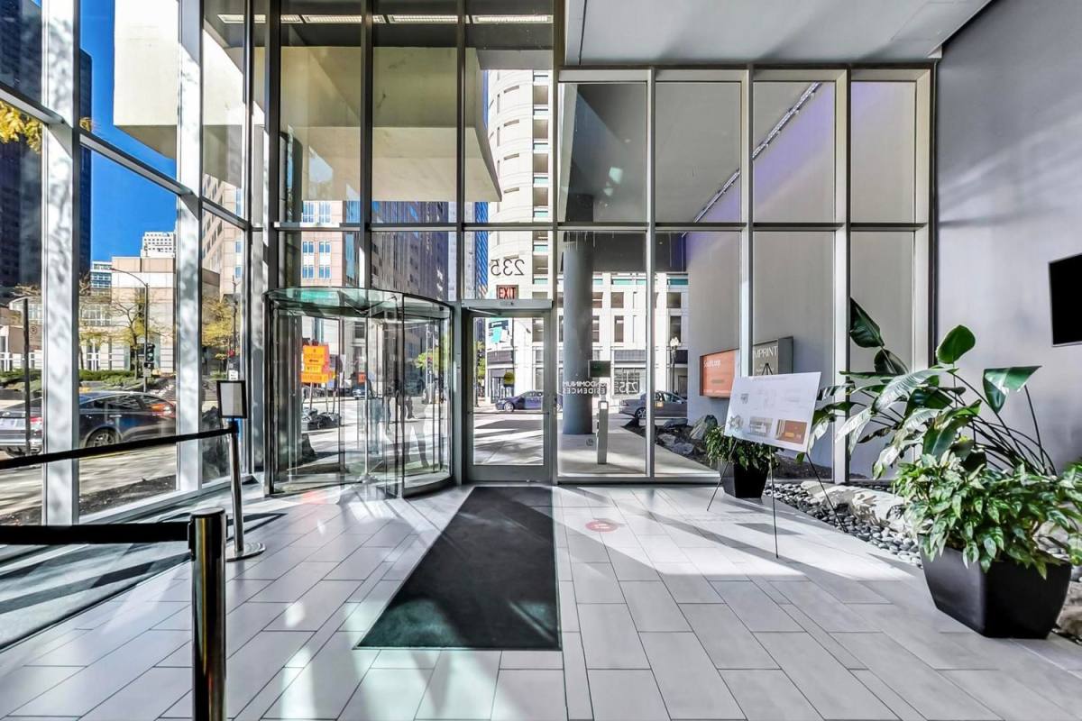 Condo for rent at 235 W Van Buren St #1517, Chicago, IL 60607