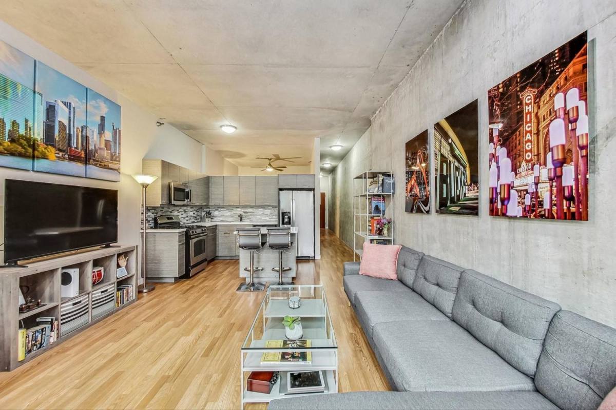 Condo for rent at 235 W Van Buren St #1517, Chicago, IL 60607