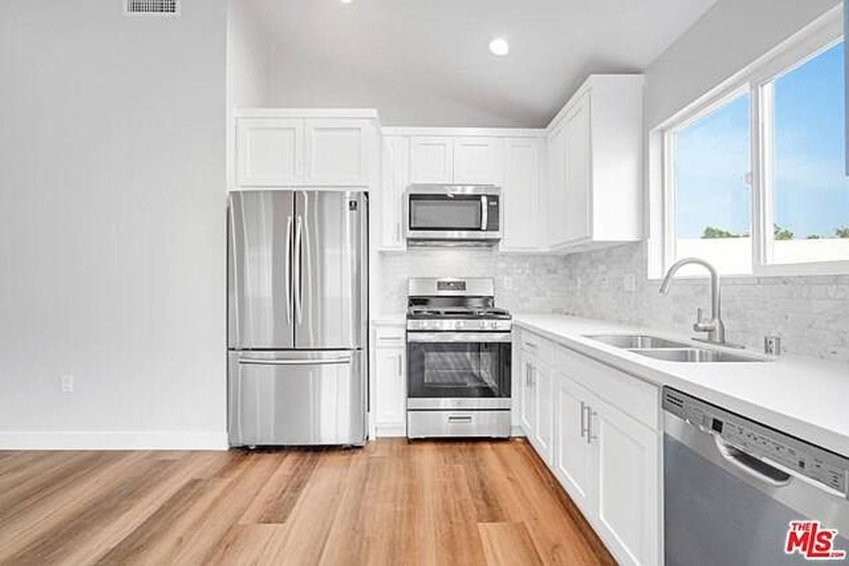 Apartment for rent at 14703-14711 Saticoy St, Van Nuys, CA 91405