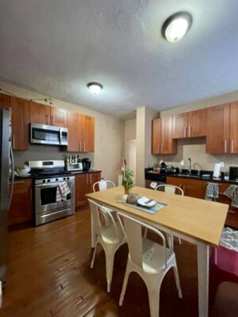 Townhouse for rent at 10 Glenville Ave #4, Allston, MA 02134