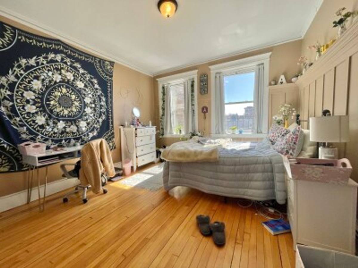 Townhouse for rent at 10 Glenville Ave #4, Allston, MA 02134