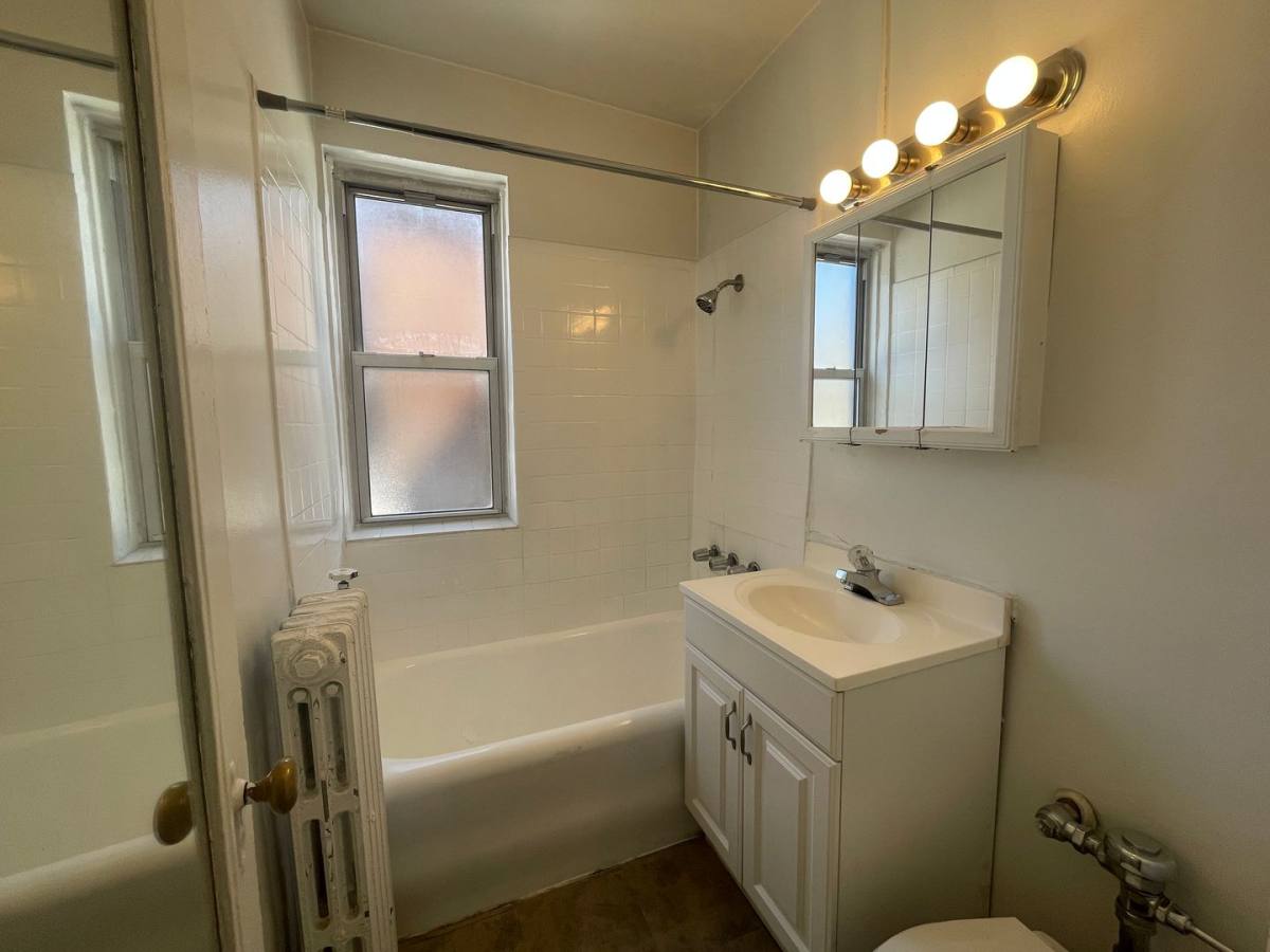 Apartment for rent at 434 Wellington Ave #604, Chicago, IL 60657
