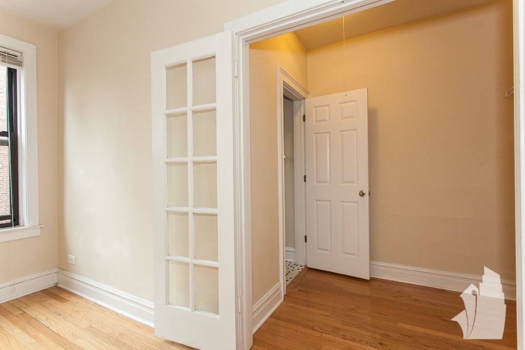 Apartment for rent at 432 W Surf St #102, Chicago, IL 60657
