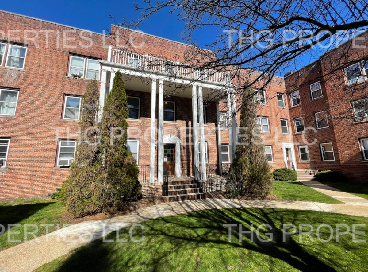 Apartment for rent at 1510 N Broad St, Hillside, NJ 07205