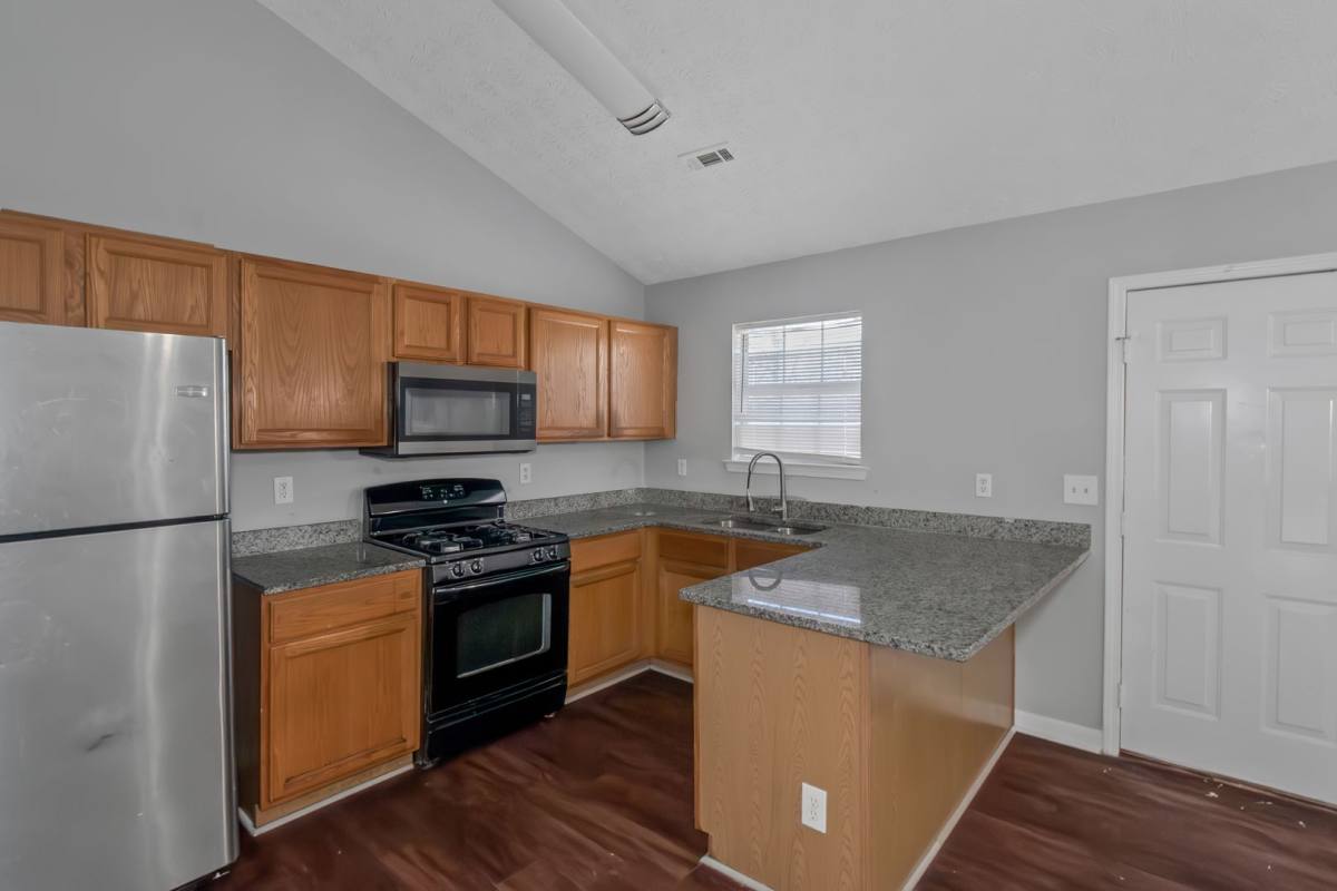 House for rent at 401 Edgewood Dr, McDonough, GA 30253