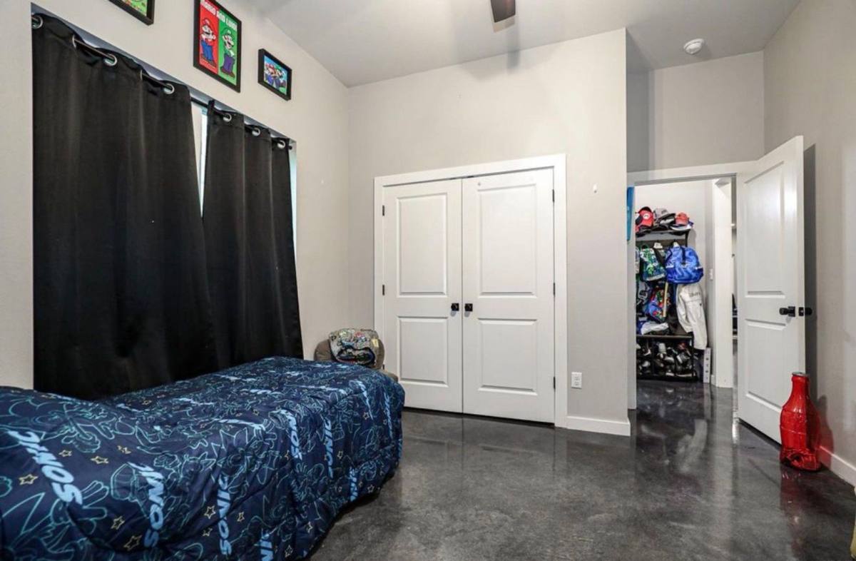 House for rent at 801 N Main St, Benton, AR 72015