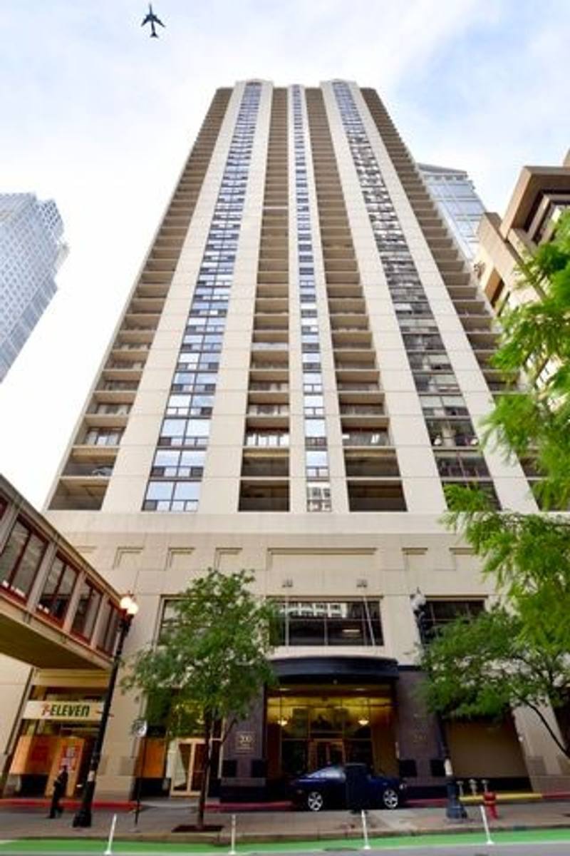 Apartment for rent at 200 N Dearborn St, Chicago, IL 60601