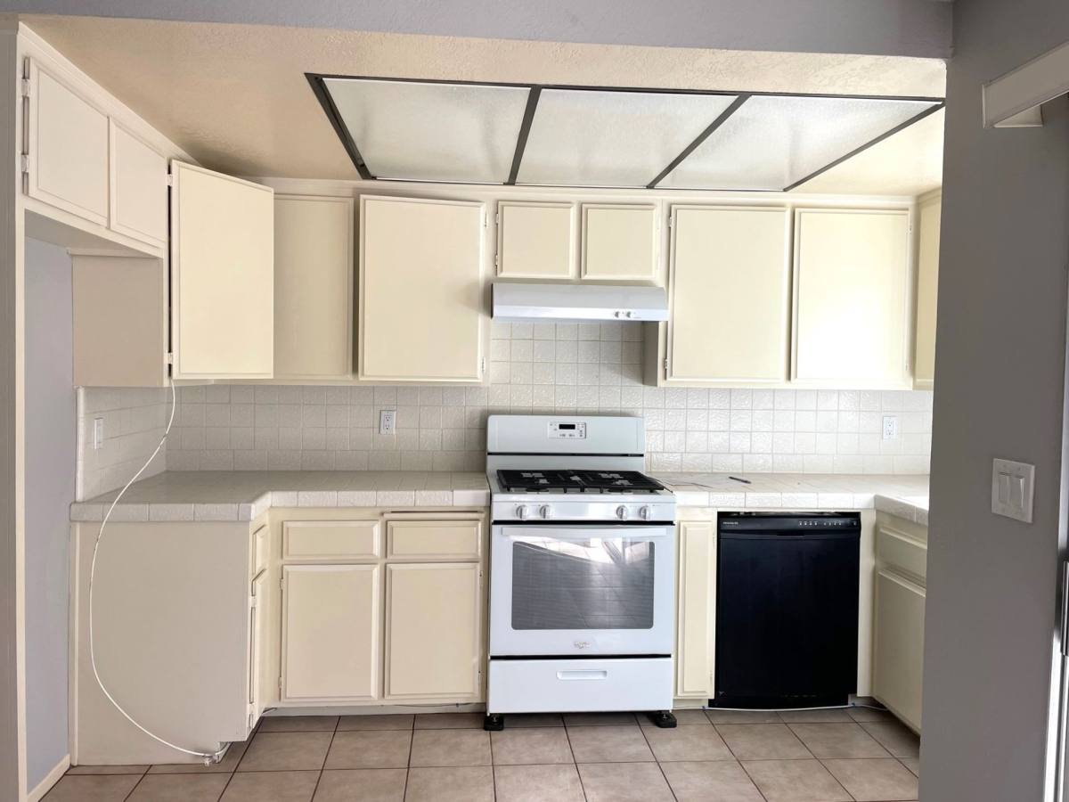 Apartment for rent at 1042 W 9th St, San Pedro, CA 90731