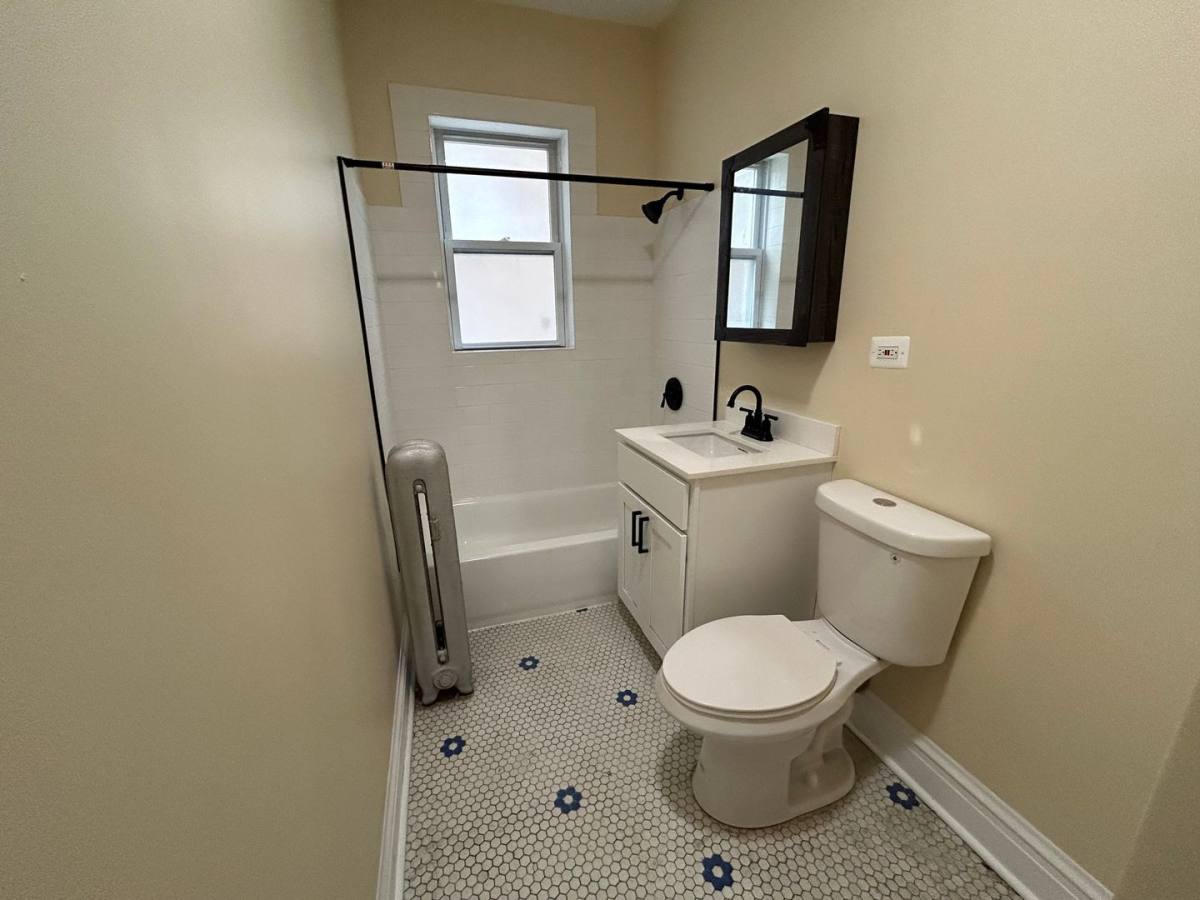 Apartment for rent at 4047 W School St #3N, Chicago, IL 60641