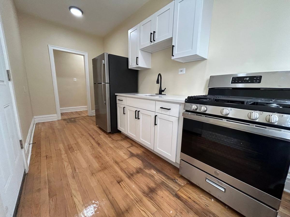 Apartment for rent at 4047 W School St #3N, Chicago, IL 60641