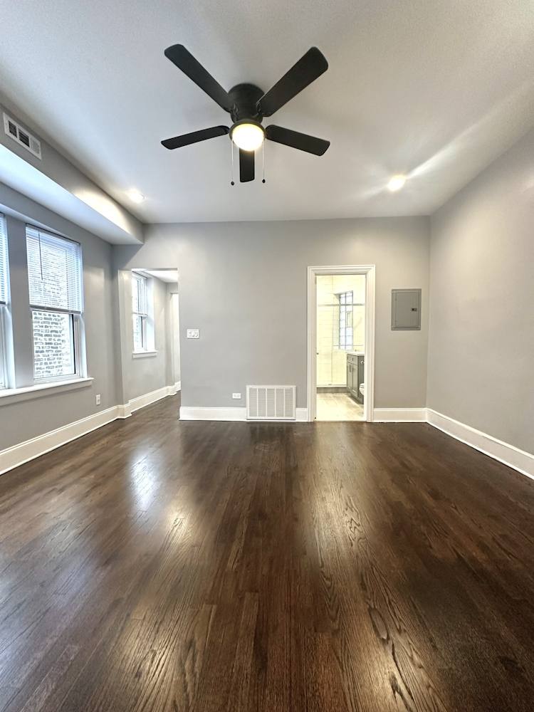 Apartment for rent at 4450 N Sheridan Rd #1, Chicago, IL 60640