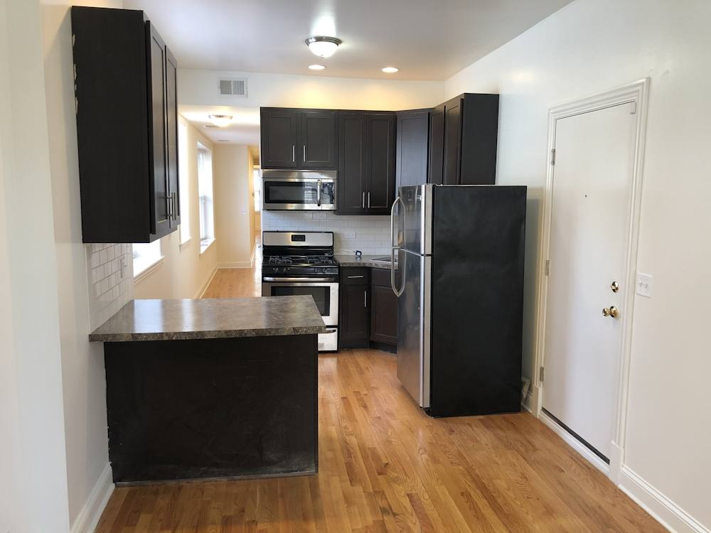 Apartment for rent at 4450 N Sheridan Rd #1, Chicago, IL 60640