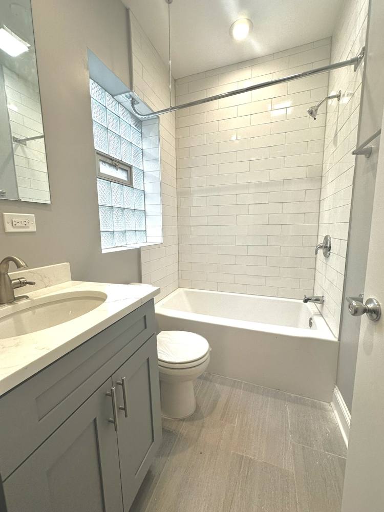 Apartment for rent at 4450 N Sheridan Rd #1, Chicago, IL 60640