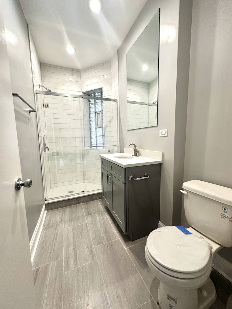 Apartment for rent at 4450 N Sheridan Rd #1, Chicago, IL 60640