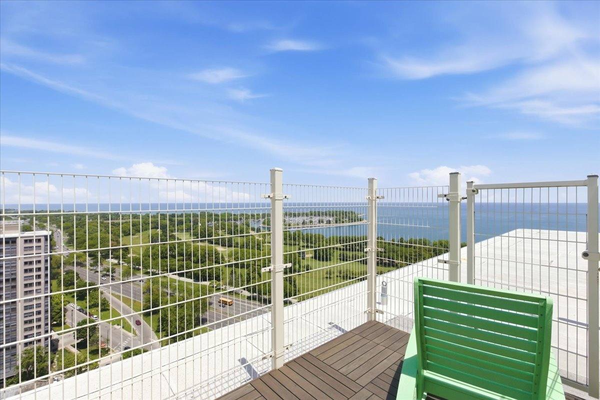 Condo for rent at 3950 N Lake Shore Dr #2027, Chicago, IL 60613