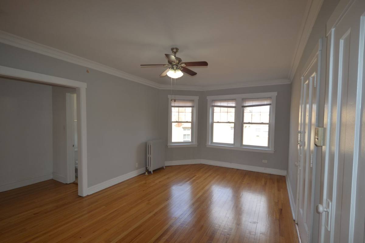 Apartment for rent at 4402 N Rockwell St #3, Chicago, IL 60625