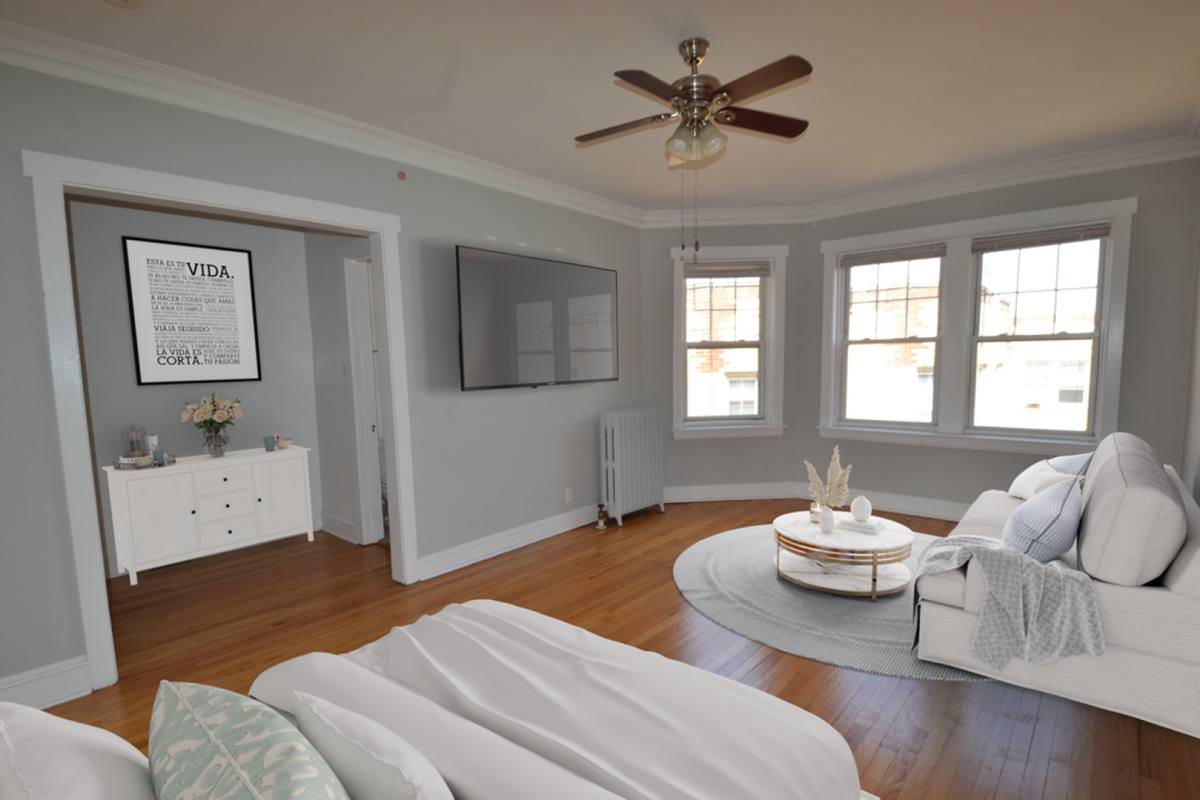 Apartment for rent at 4402 N Rockwell St #3, Chicago, IL 60625