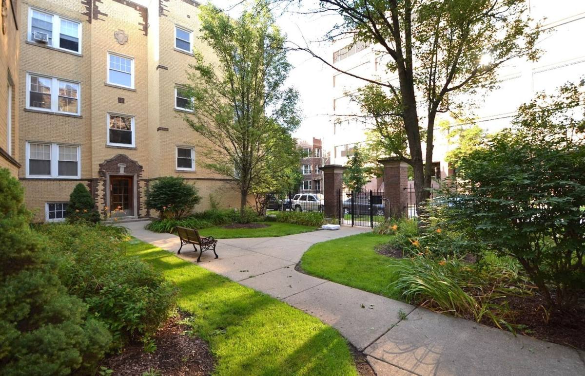 Apartment for rent at 4408 N Rockwell St #1, Chicago, IL 60625
