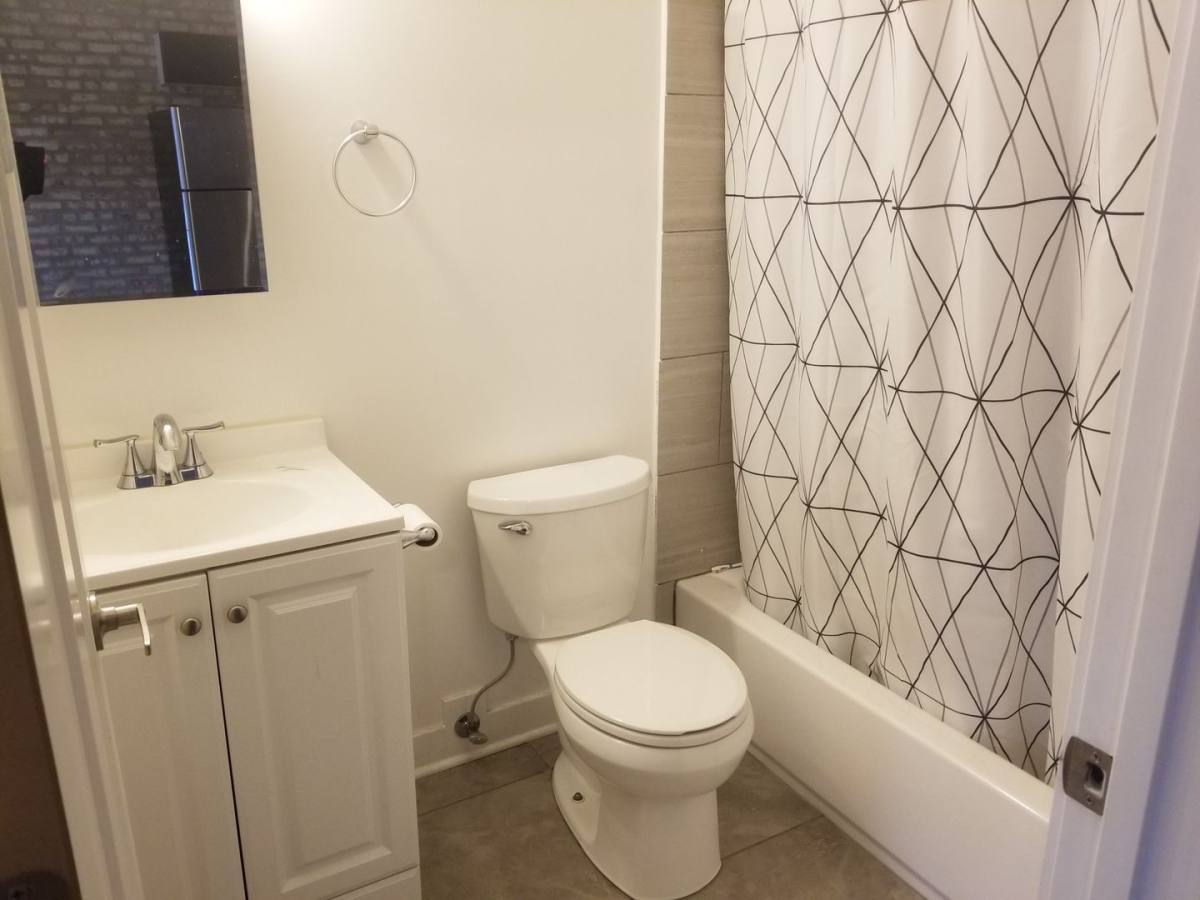 Apartment for rent at 3550 W Lawrence Ave #2S, Chicago, IL 60625