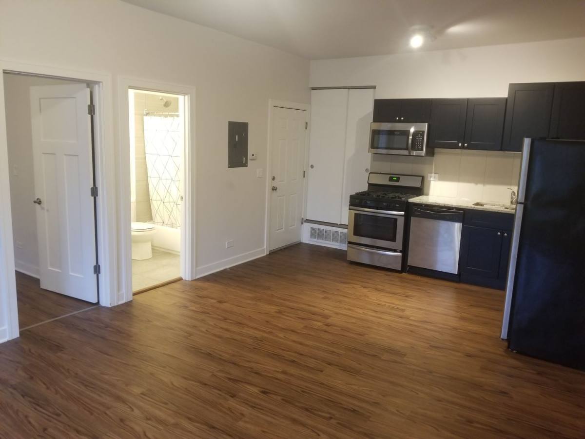 Apartment for rent at 3550 W Lawrence Ave #2S, Chicago, IL 60625