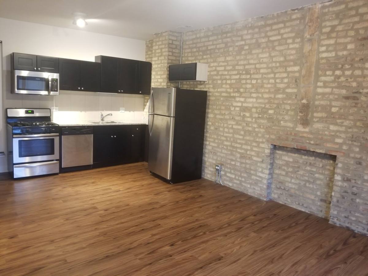 Apartment for rent at 3550 W Lawrence Ave #2S, Chicago, IL 60625