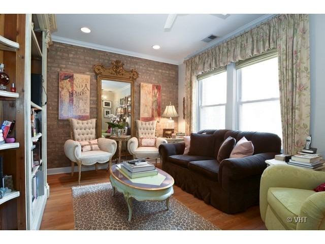 Apartment for rent at 632 W Roscoe St #1N, Chicago, IL 60657