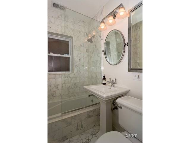 Apartment for rent at 632 W Roscoe St #1N, Chicago, IL 60657