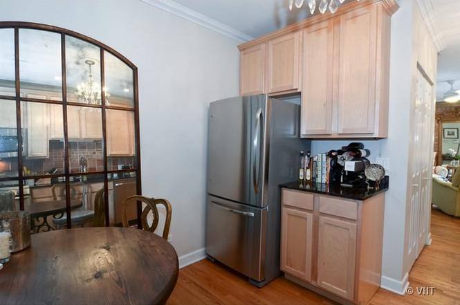 Apartment for rent at 632 W Roscoe St #1N, Chicago, IL 60657