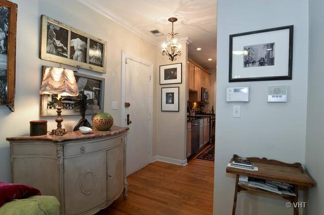 Apartment for rent at 632 W Roscoe St #1N, Chicago, IL 60657