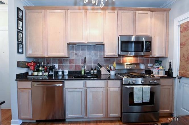 Apartment for rent at 632 W Roscoe St #1N, Chicago, IL 60657