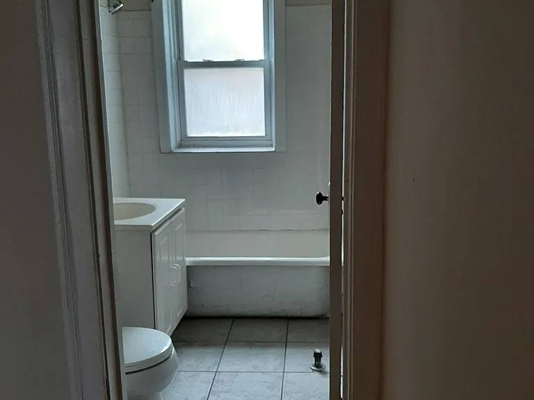 Apartment for rent at 5036 N Wolcott Ave #2, Chicago, IL 60640
