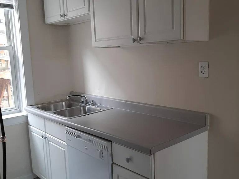 Apartment for rent at 5036 N Wolcott Ave #2, Chicago, IL 60640