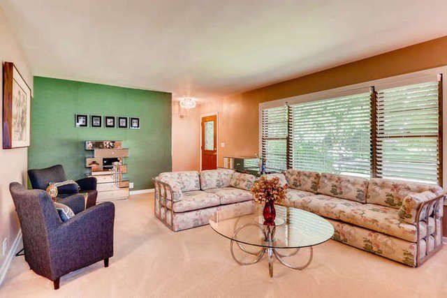House for rent at 352 N Commonwealth Ave, Elgin, IL 60123