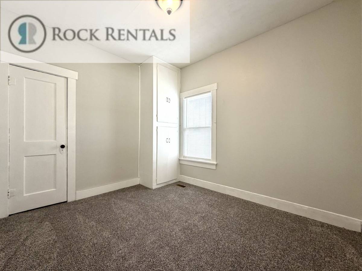 House for rent at 601 W 8th Ave, Hutchinson, KS 67501