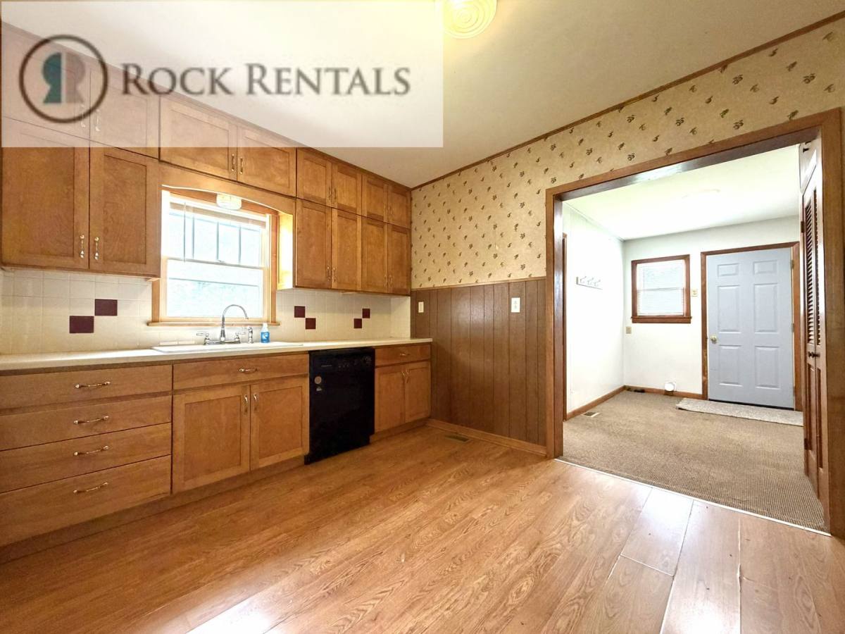 House for rent at 601 W 8th Ave, Hutchinson, KS 67501