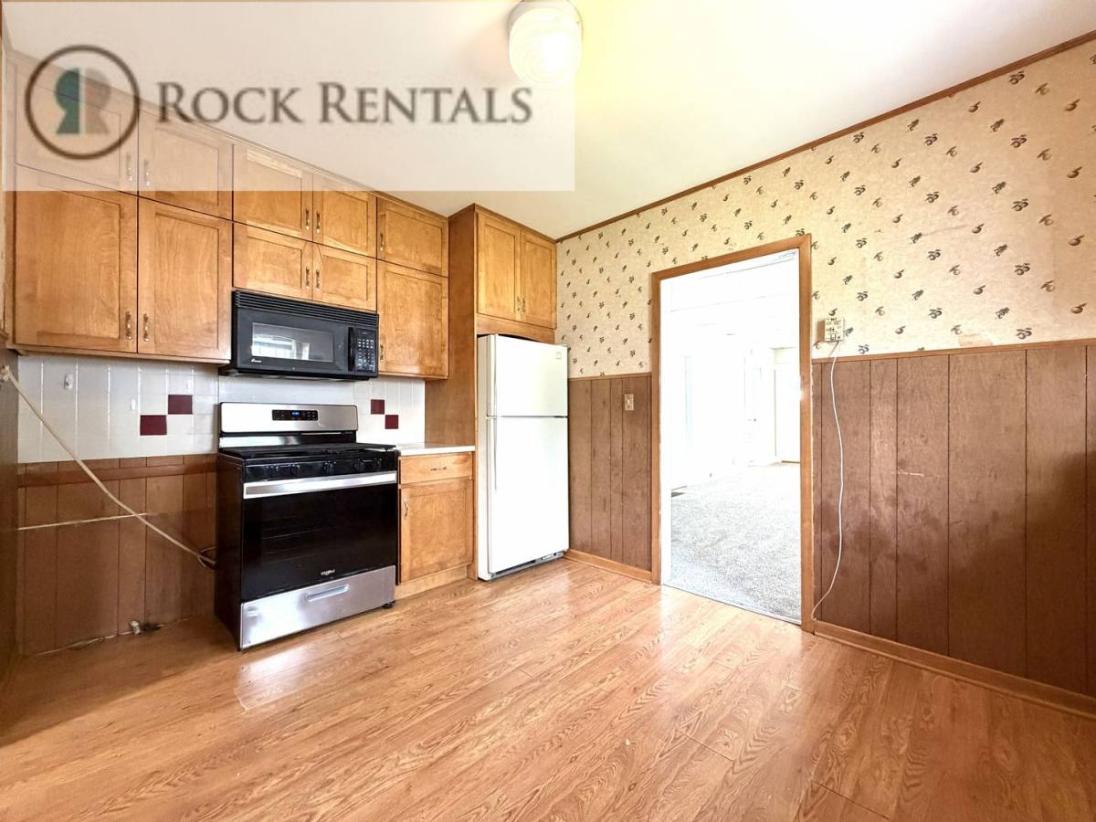 House for rent at 601 W 8th Ave, Hutchinson, KS 67501