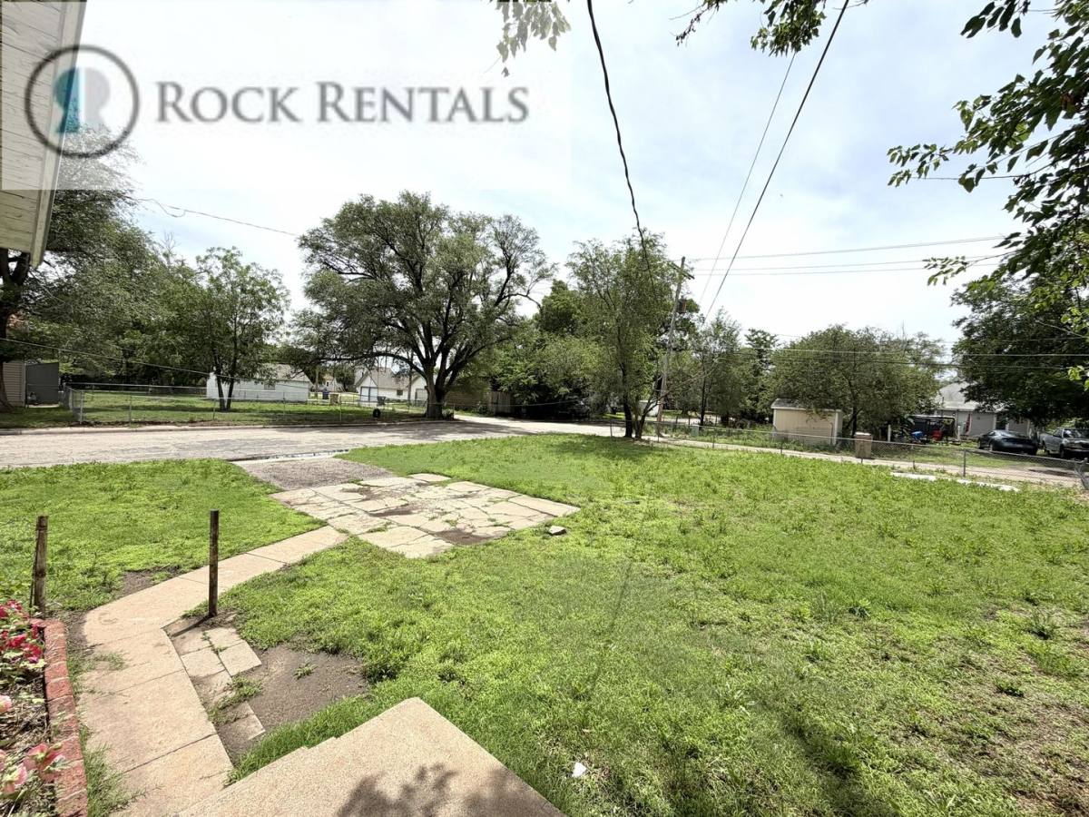 House for rent at 601 W 8th Ave, Hutchinson, KS 67501