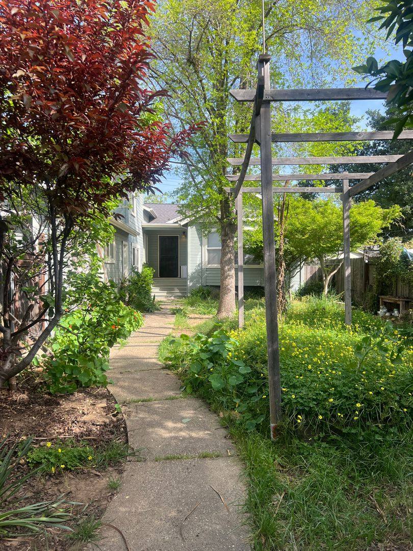 House for rent at 5017 10th Ave, Sacramento, CA 95820