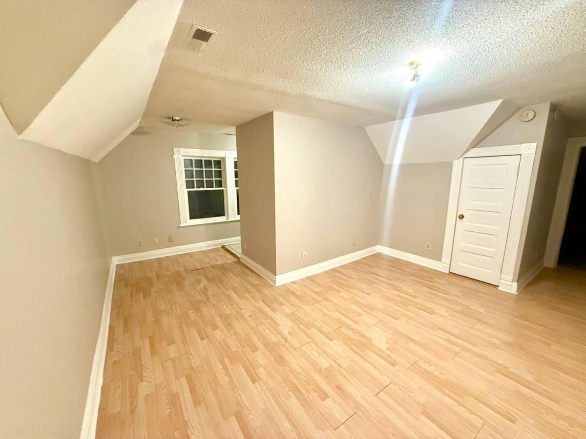 3608 Jackson St, Omaha, NE 68105 - Apartment for Rent - Image 1