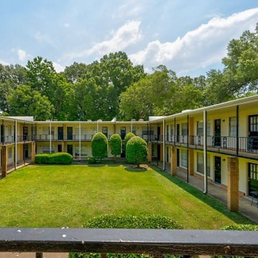 Apartment for rent at 3636-3646 Spottswood Ave, Memphis, TN 38111