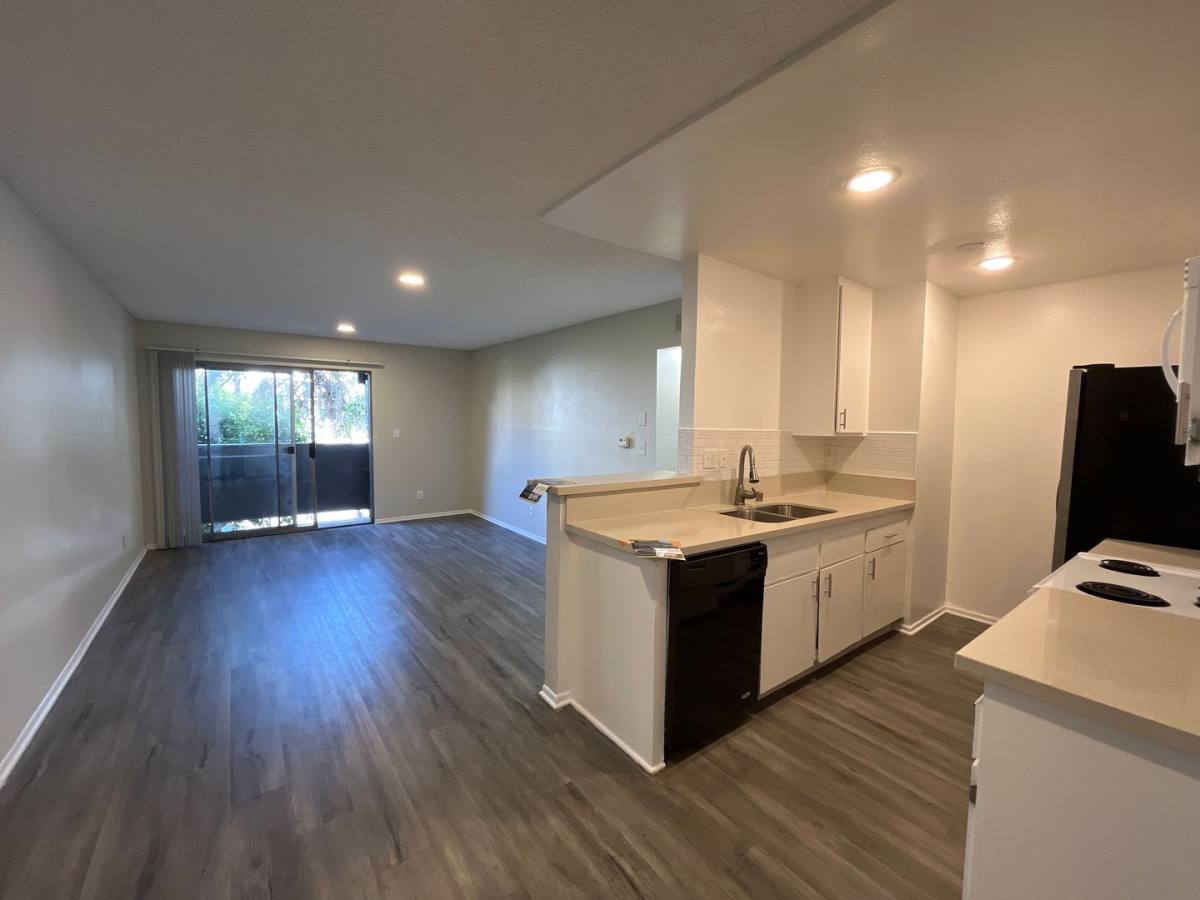 Apartment for rent at 951 S Oxford Ave, Los Angeles, CA 90006