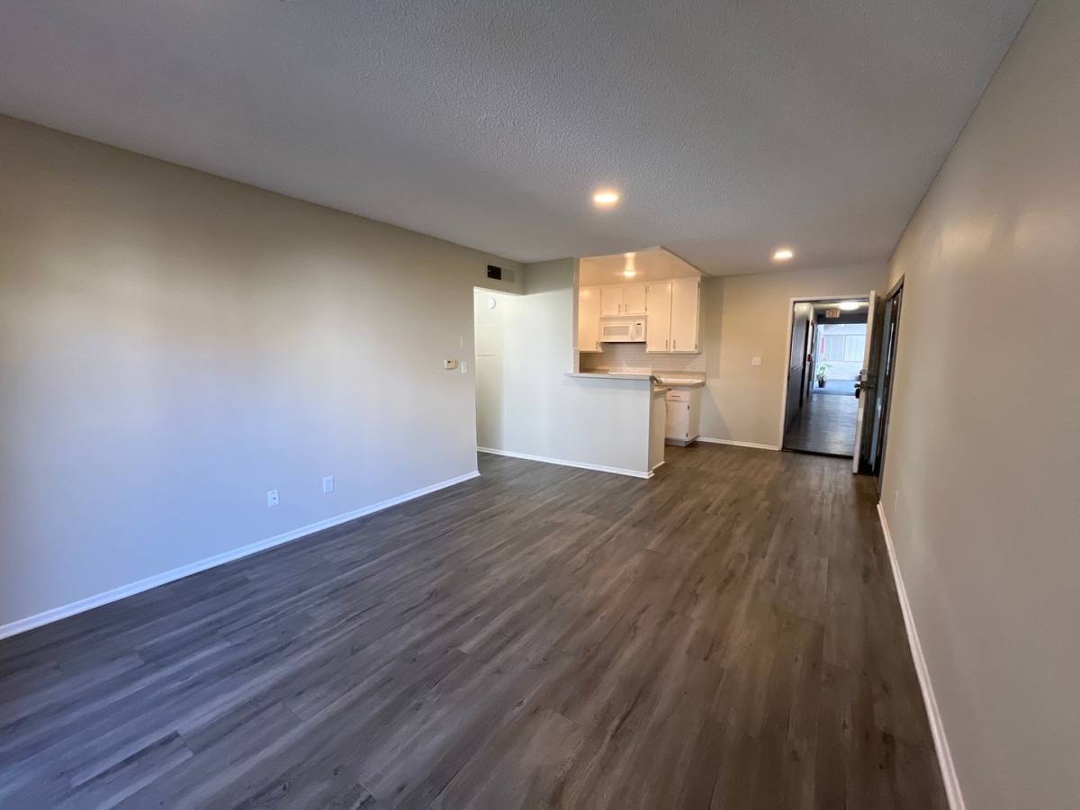 Apartment for rent at 951 S Oxford Ave, Los Angeles, CA 90006